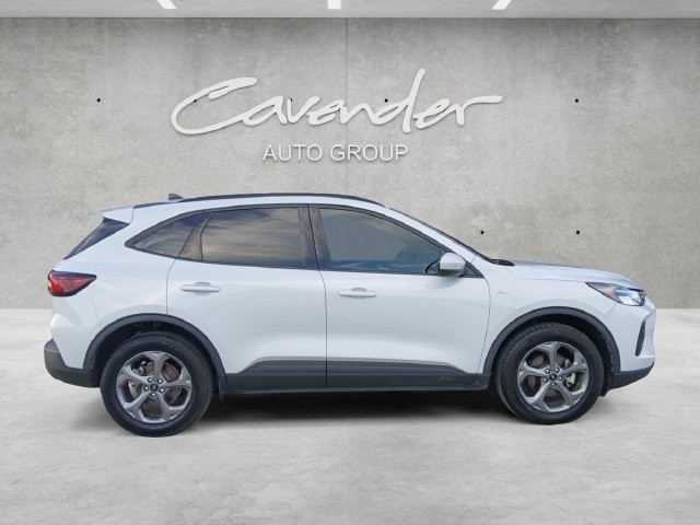 Certified 2025 Ford Escape ST-Line Select AWD/4WD image 18