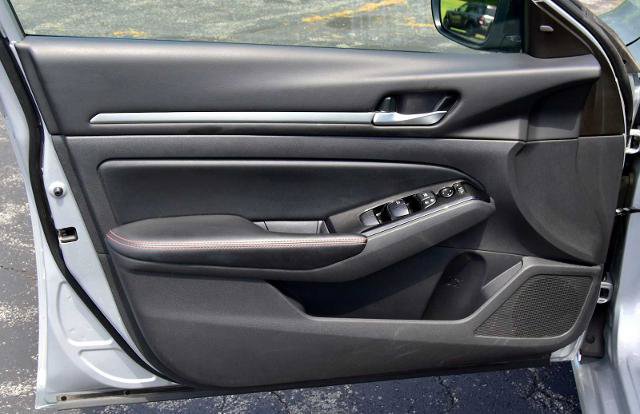Used 2024 Nissan Altima 2.5 SR FWD image 12