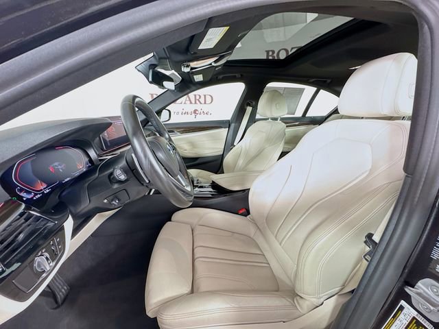 Used 2021 BMW 530i xDrive w/ Premium Package image 25