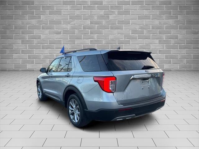 Certified 2022 Ford Explorer XLT w/ Equipment Group 202A image 3