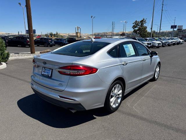 Certified 2019 Ford Fusion SE FWD image 3
