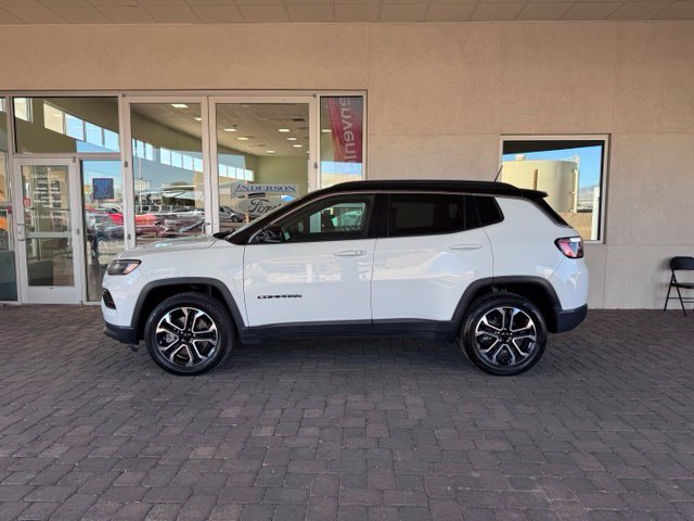 Used 2023 Jeep Compass Limited AWD/4WD image 2