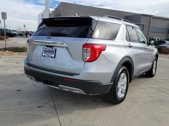 Certified 2022 Ford Explorer XLT w/ Equipment Group 202A image 3