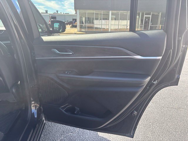 Used 2024 Jeep Grand Cherokee L Limited w/ Black Appearance Package RWD image 19