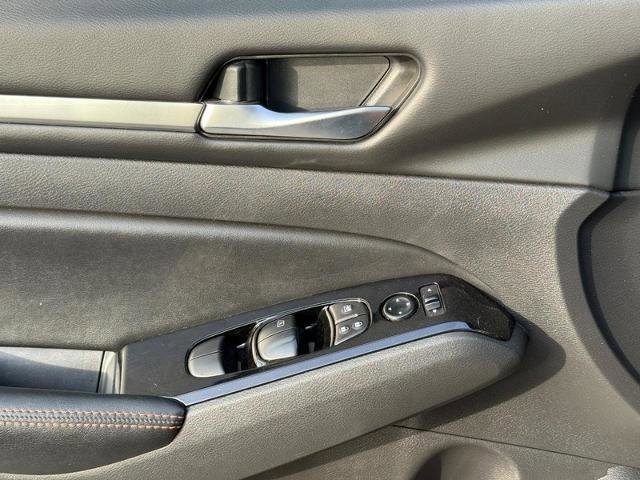 Used 2025 Nissan Altima 2.5 SR image 19