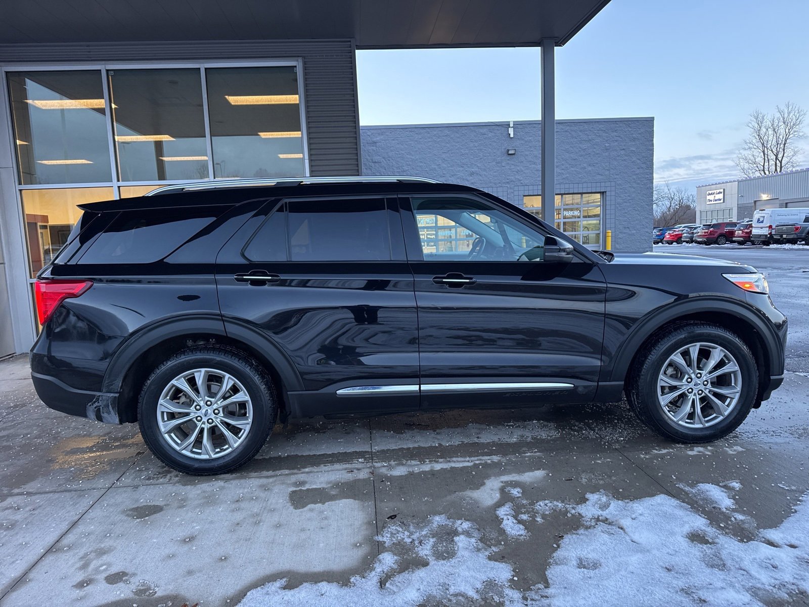 Certified 2024 Ford Explorer Limited w/ Limited Technology Package image 2