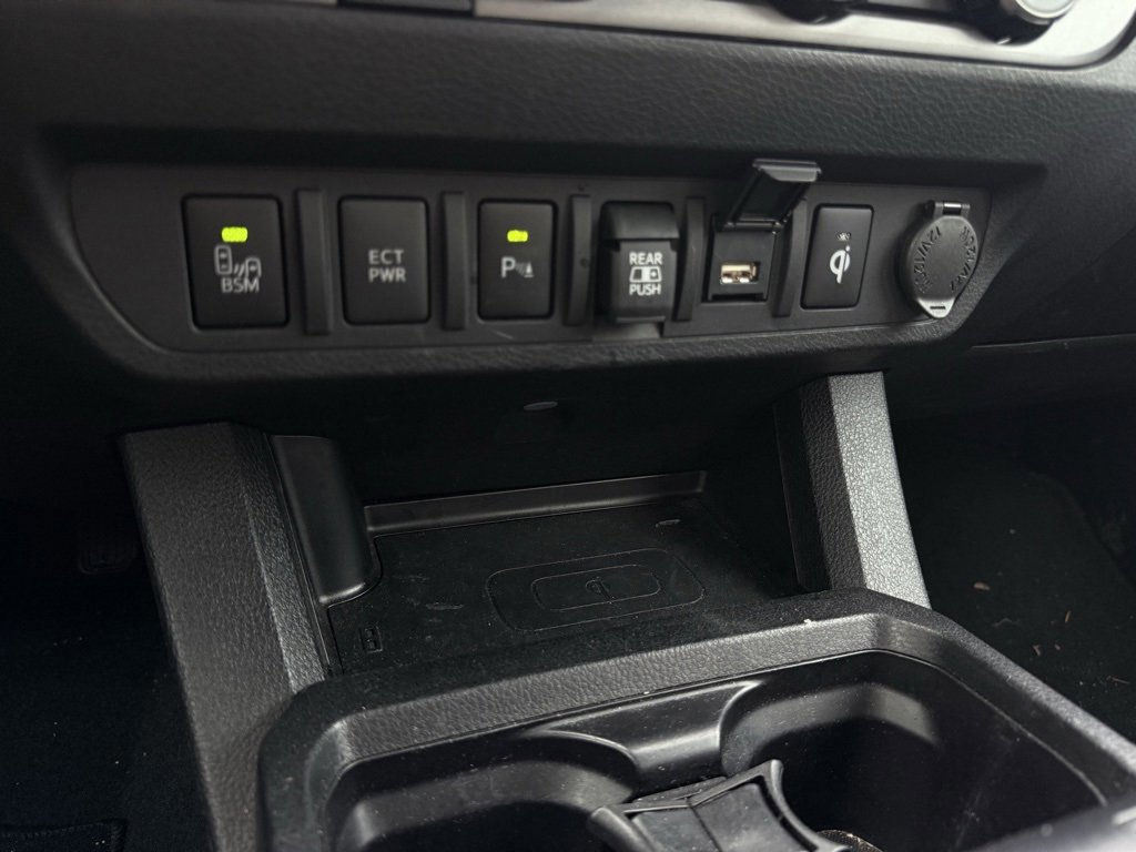 Used 2022 Toyota Tacoma TRD Off-Road image 19