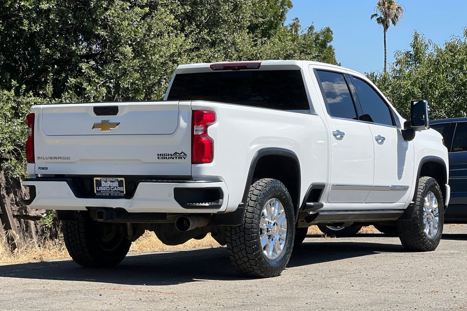 Used 2024 Chevrolet Silverado 3500 High Country w/ Technology Package AWD/4WD image 4