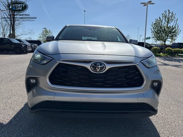 Used 2023 Toyota Highlander LE FWD video 2