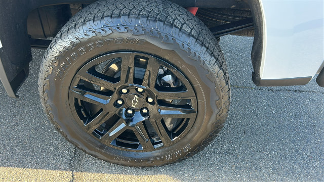 Used 2025 Chevrolet Silverado 1500 LT Trail Boss w/ Protection Package AWD/4WD image 6