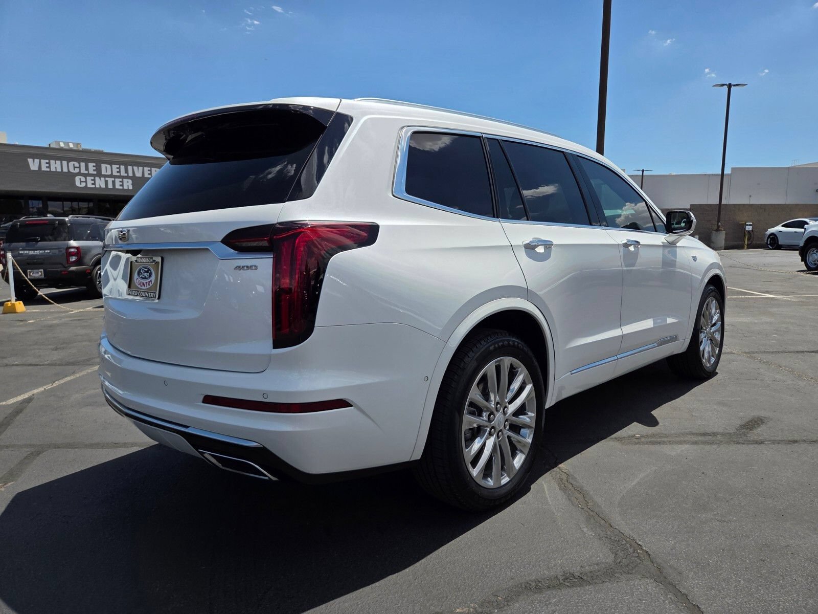 Used 2025 Cadillac XT6 Premium Luxury w/ Technology Package FWD image 6