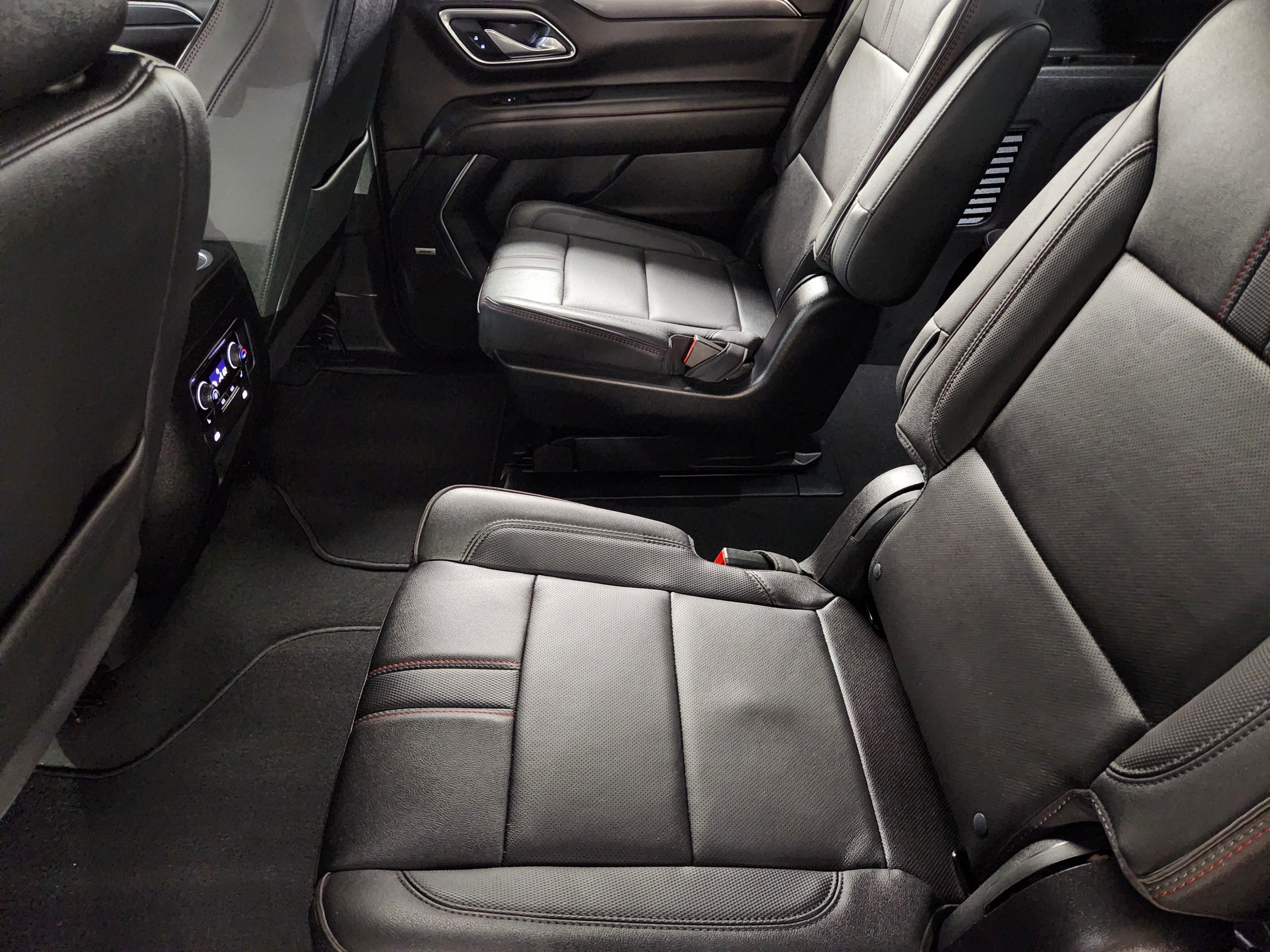 Used 2024 Chevrolet Suburban RST w/ Luxury Package AWD/4WD image 21