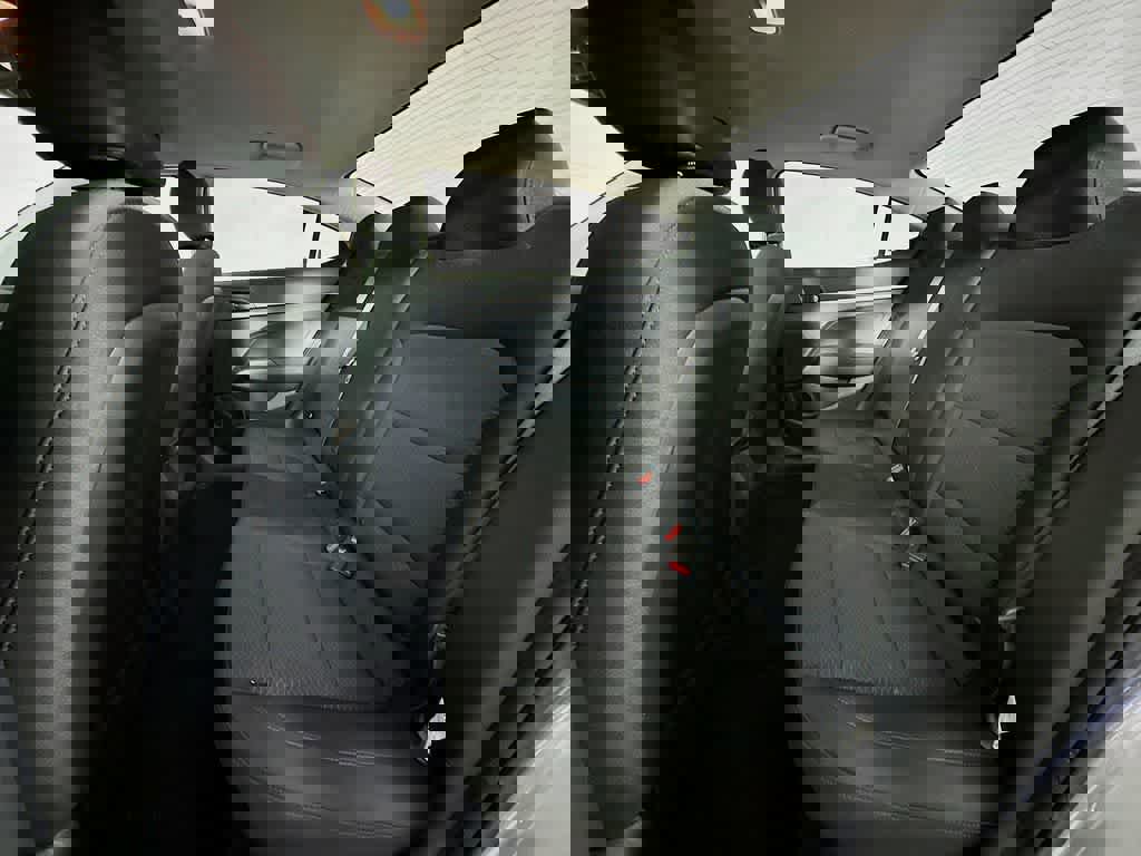 Used 2020 Hyundai Elantra SE w/ Cargo Package (C1) image 16