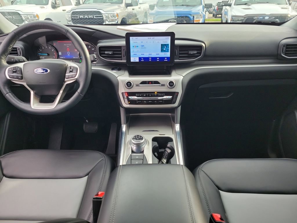 Certified 2022 Ford Explorer XLT w/ Equipment Group 202A image 11