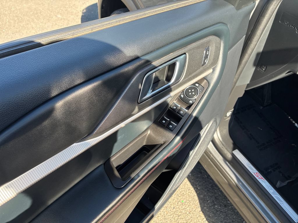 Certified 2025 Ford Explorer ST-Line AWD/4WD image 14