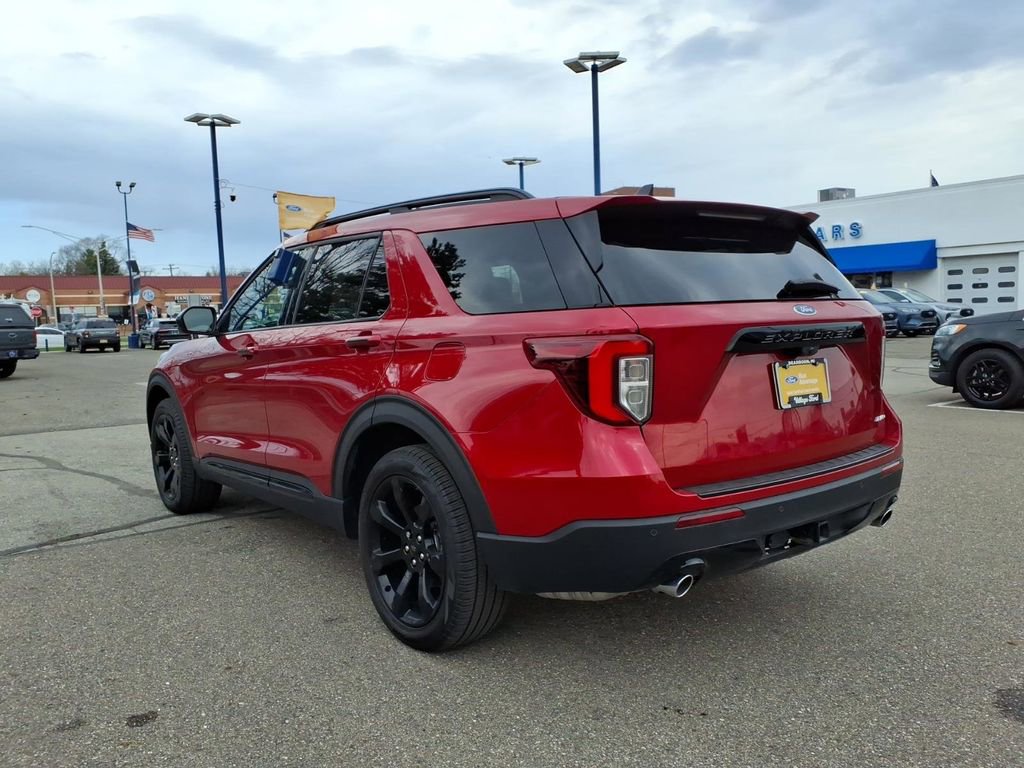 Certified 2024 Ford Explorer ST-Line w/ Class IV Trailer Tow Package image 9