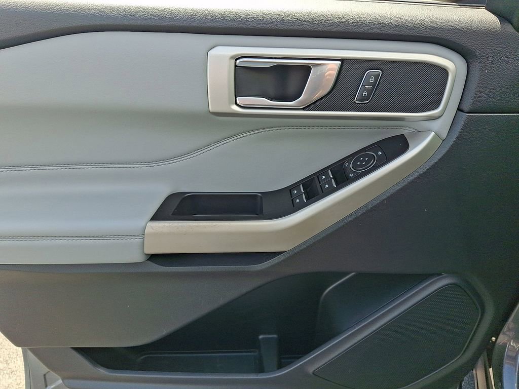 Certified 2022 Ford Explorer XLT w/ Equipment Group 202A AWD/4WD image 13