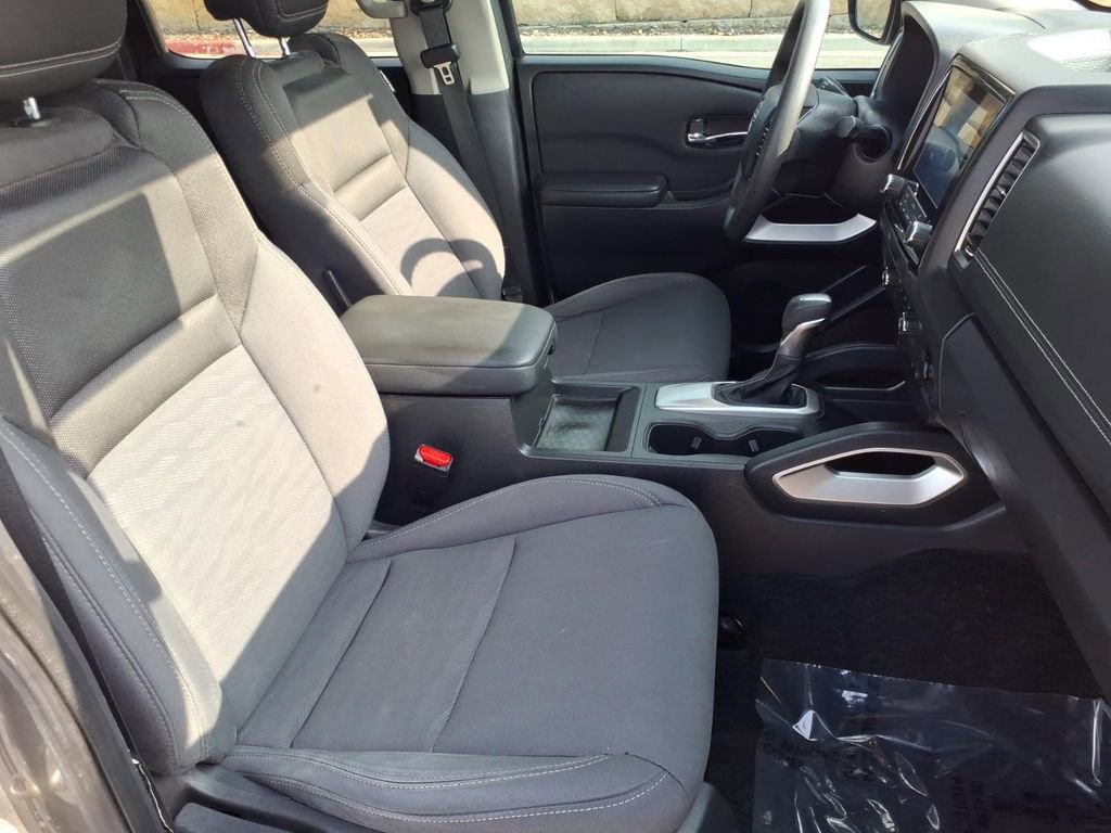 Used 2023 Nissan Frontier SV RWD image 3