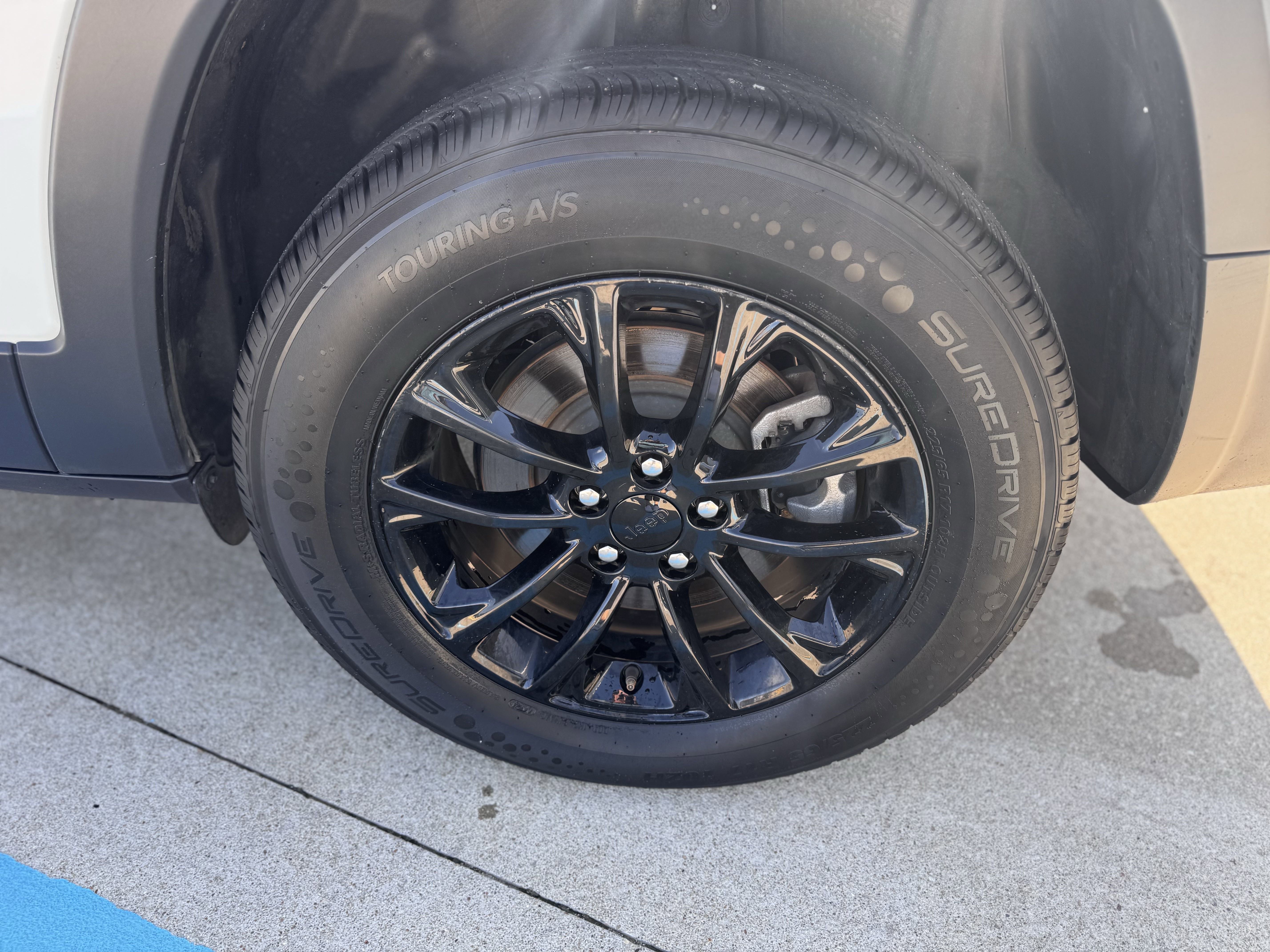 Used 2023 Jeep Cherokee Altitude Lux image 6