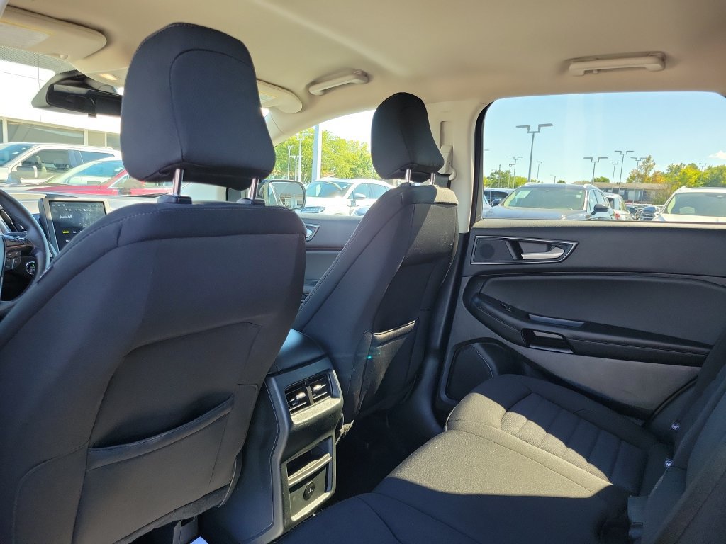 Certified 2024 Ford Edge SE w/ Black Appearance Package AWD/4WD image 16