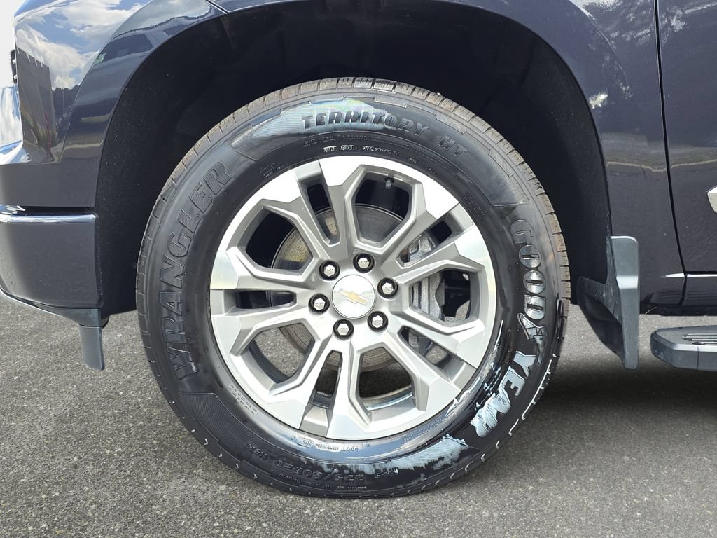 Used 2024 Chevrolet Silverado 1500 High Country w/ Z71 Off-Road Package AWD/4WD image 28