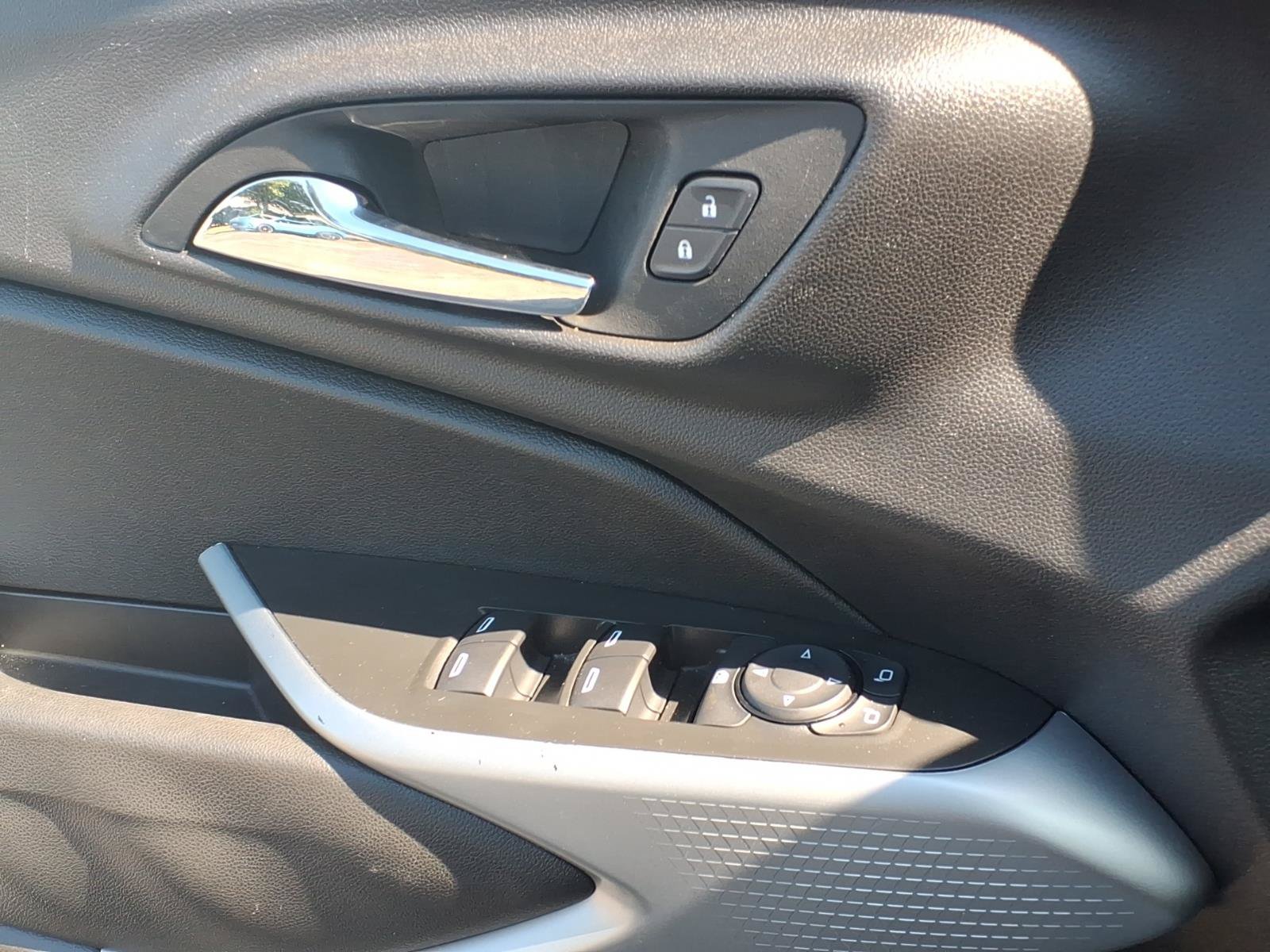 Used 2025 Chevrolet Trax LS FWD image 18