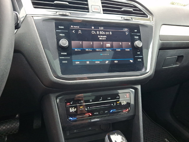 Used 2023 Volkswagen Tiguan SE w/ Panoramic Sunroof Package AWD/4WD image 23