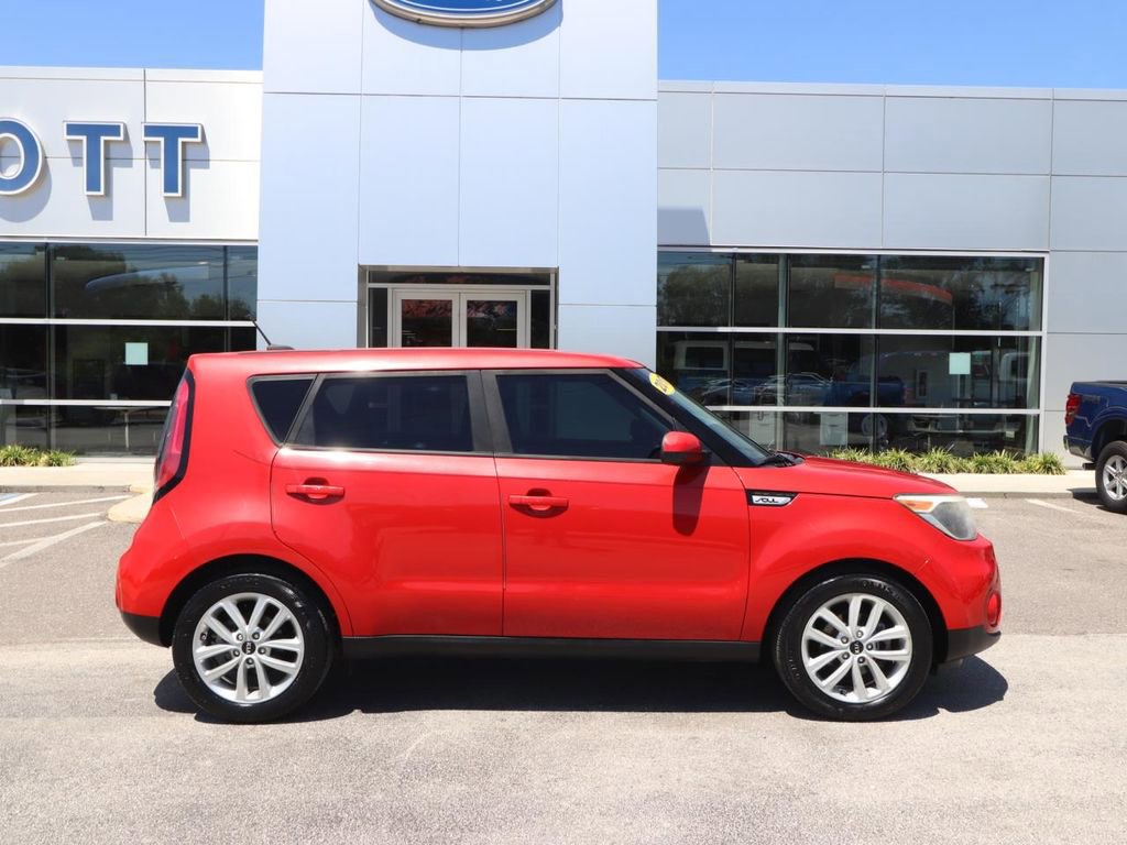 Used 2017 Kia Soul + FWD image 6