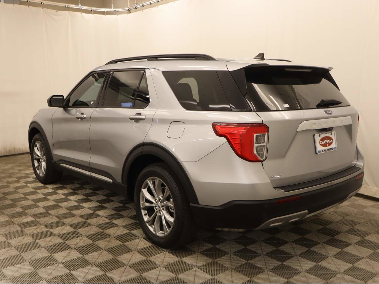Certified 2023 Ford Explorer XLT w/ Equipment Group 202A RWD image 3