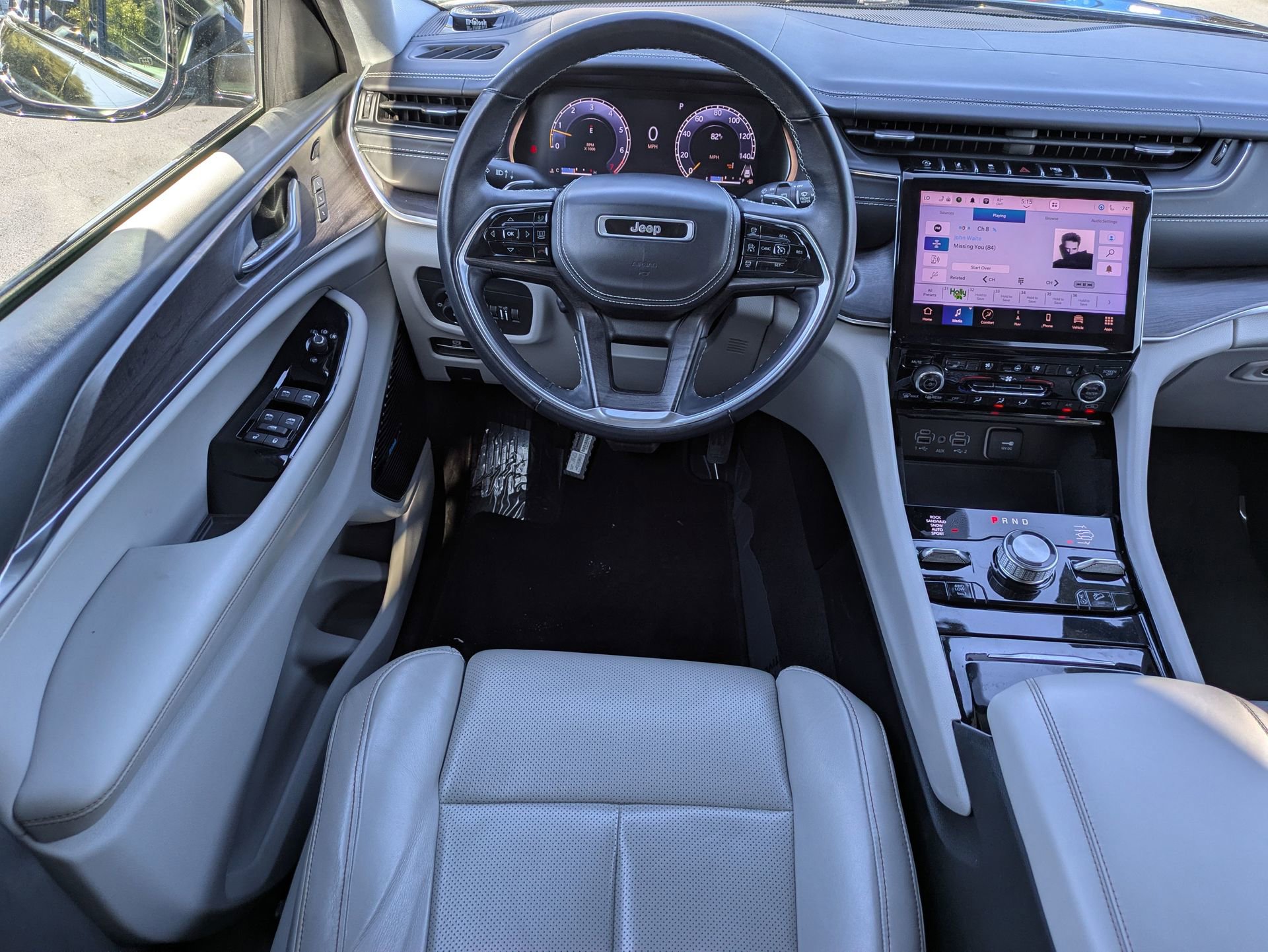 Used 2022 Jeep Grand Cherokee Overland w/ Luxury Tech Group IV image 19