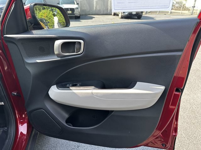 Used 2023 Hyundai Venue SEL FWD image 35