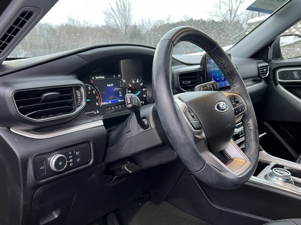 Certified 2022 Ford Explorer XLT w/ Equipment Group 202A image 17