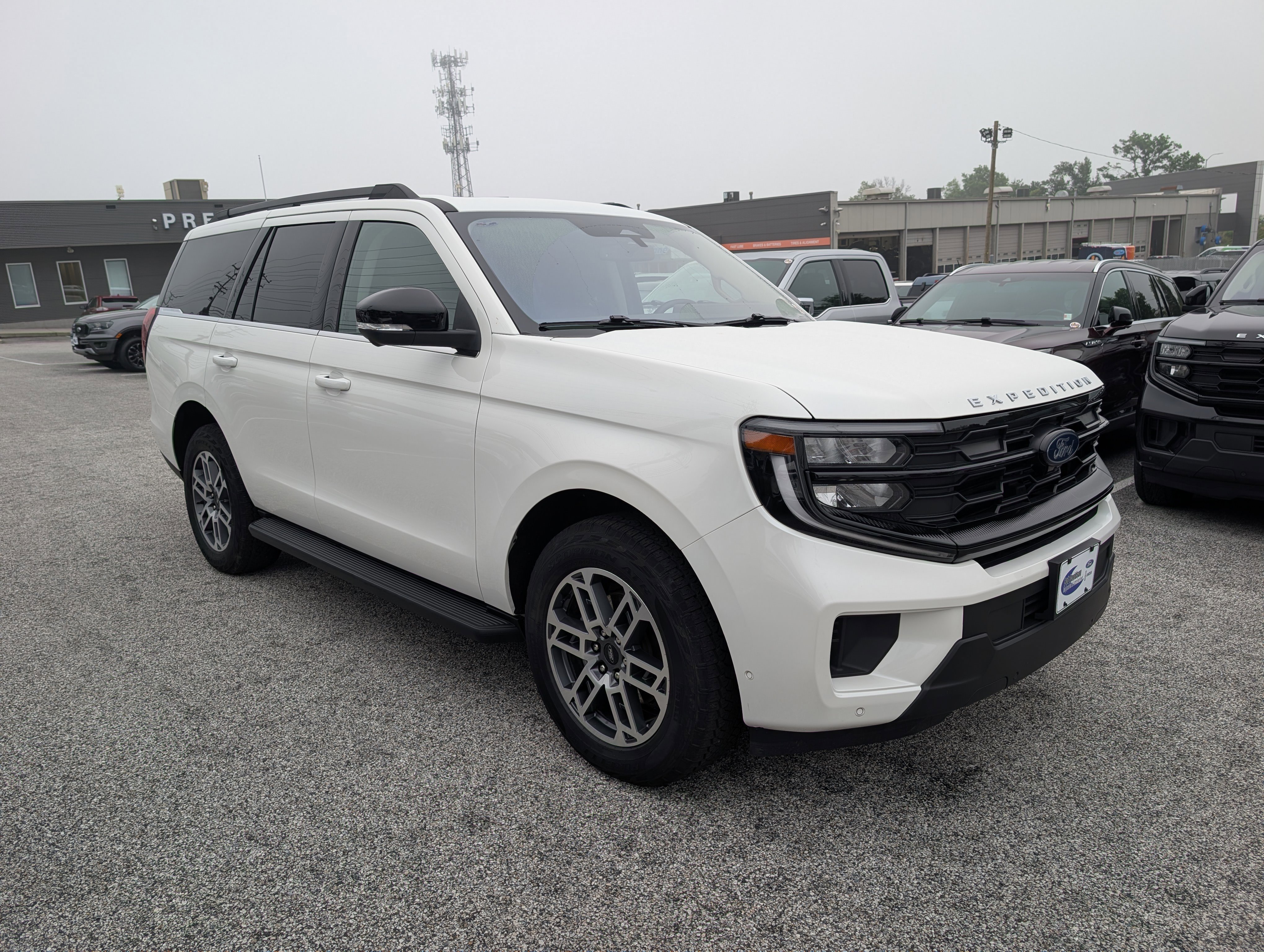 Certified 2025 Ford Expedition Active AWD/4WD image 9