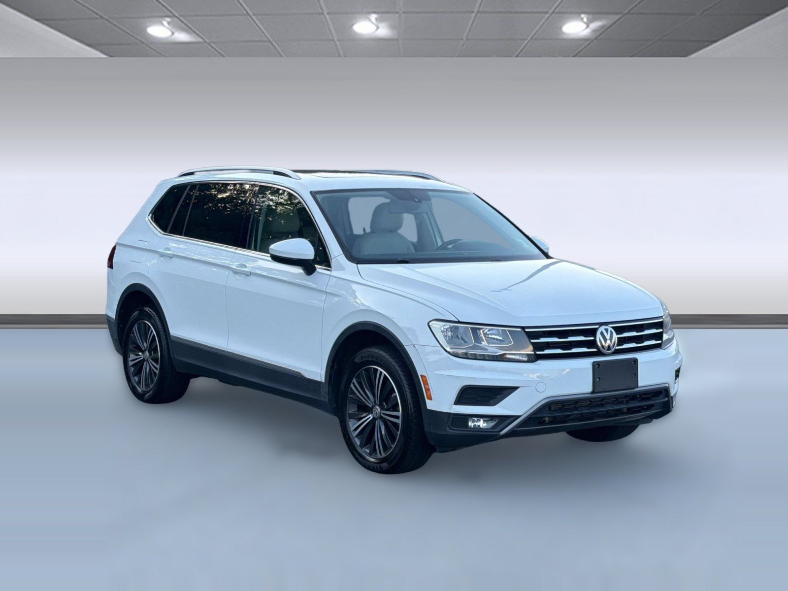 Used 2018 Volkswagen Tiguan SEL FWD image 7