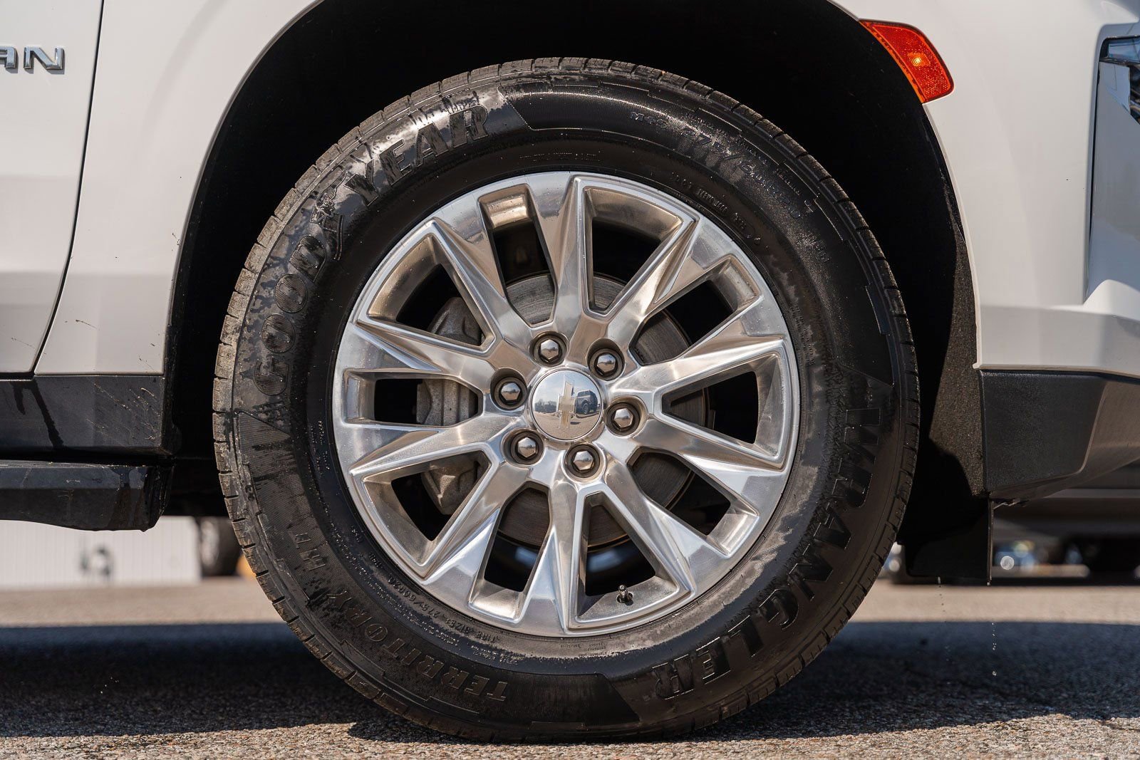 Used 2023 Chevrolet Suburban Premier image 9