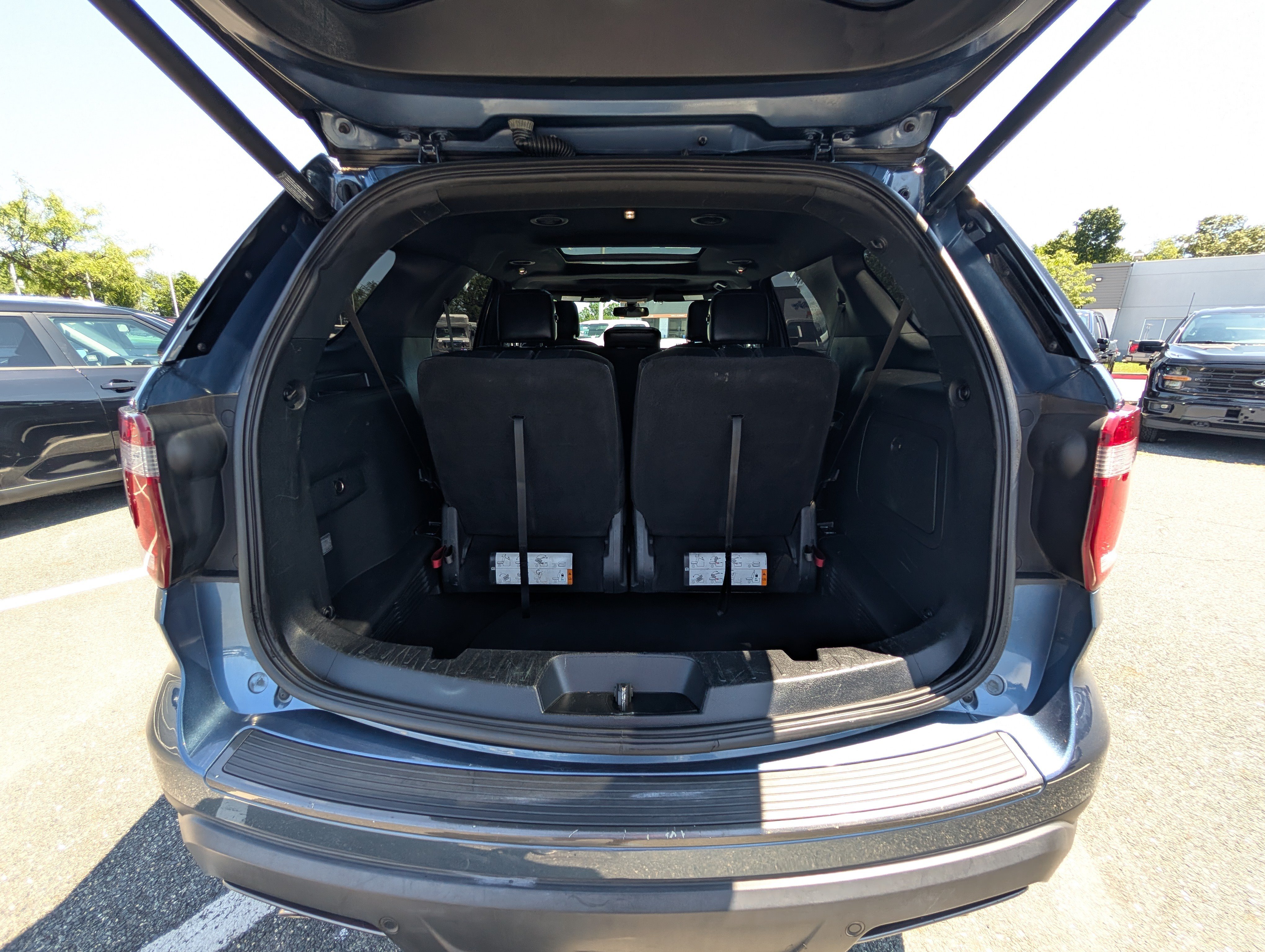 Certified 2018 Ford Explorer XLT w/ Equipment Group 202A AWD/4WD image 13