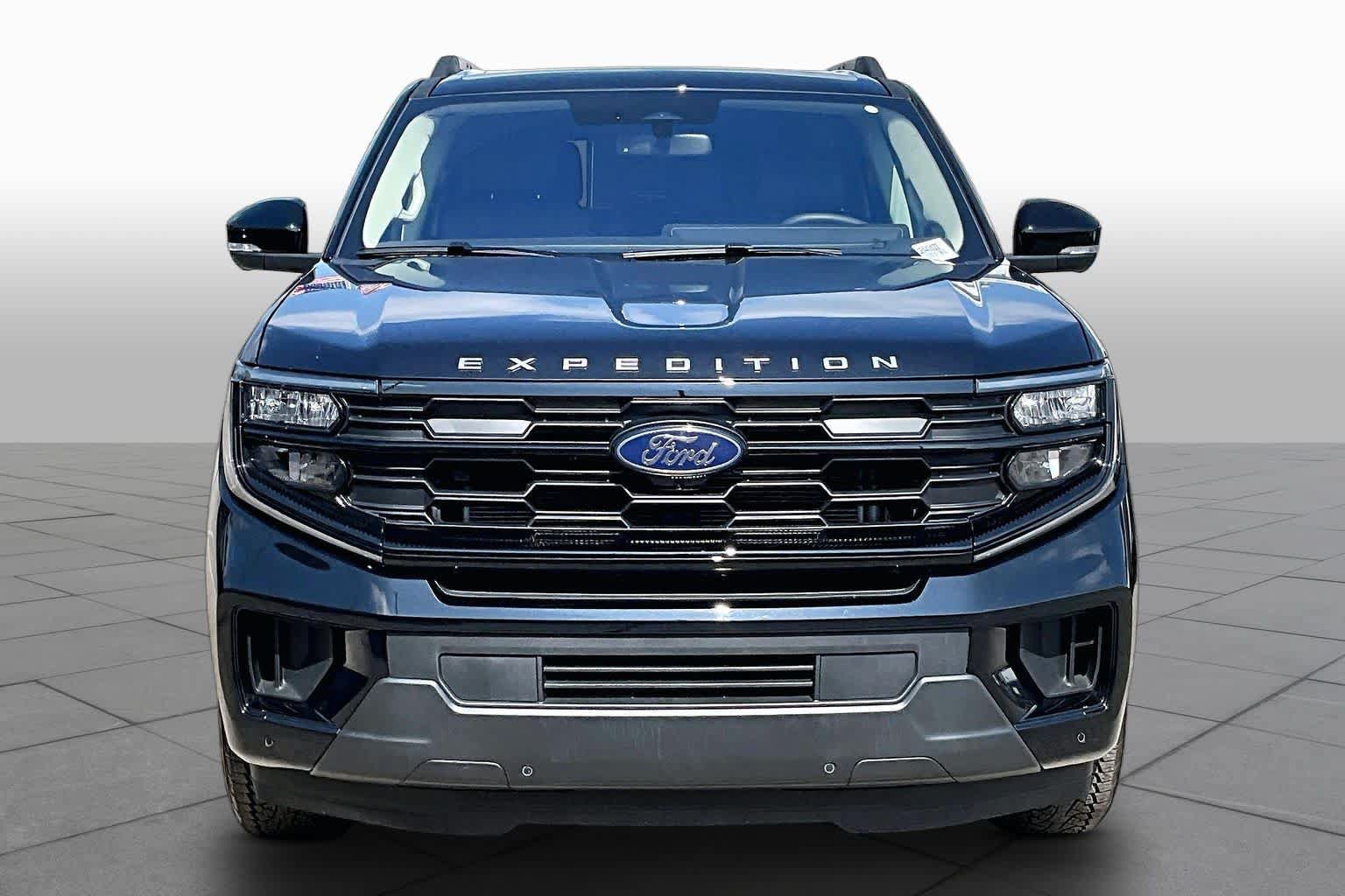 Certified 2025 Ford Expedition Active AWD/4WD image 4