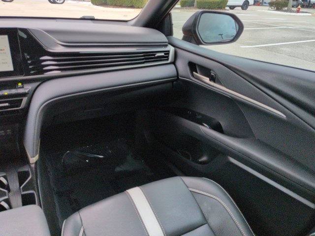 Used 2025 Toyota Camry SE w/ Convenience Package FWD image 16