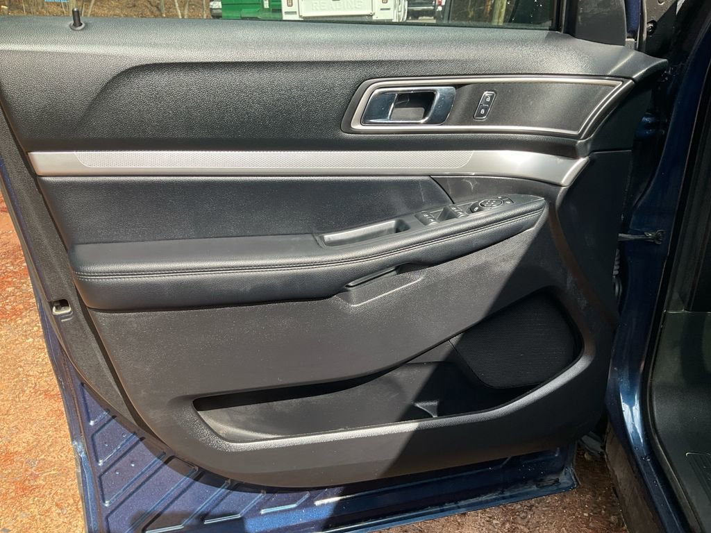 Certified 2017 Ford Explorer XLT w/ Equipment Group 202A image 17