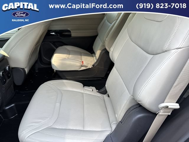 Certified 2024 Ford Explorer Platinum w/ Technology Package AWD/4WD image 18
