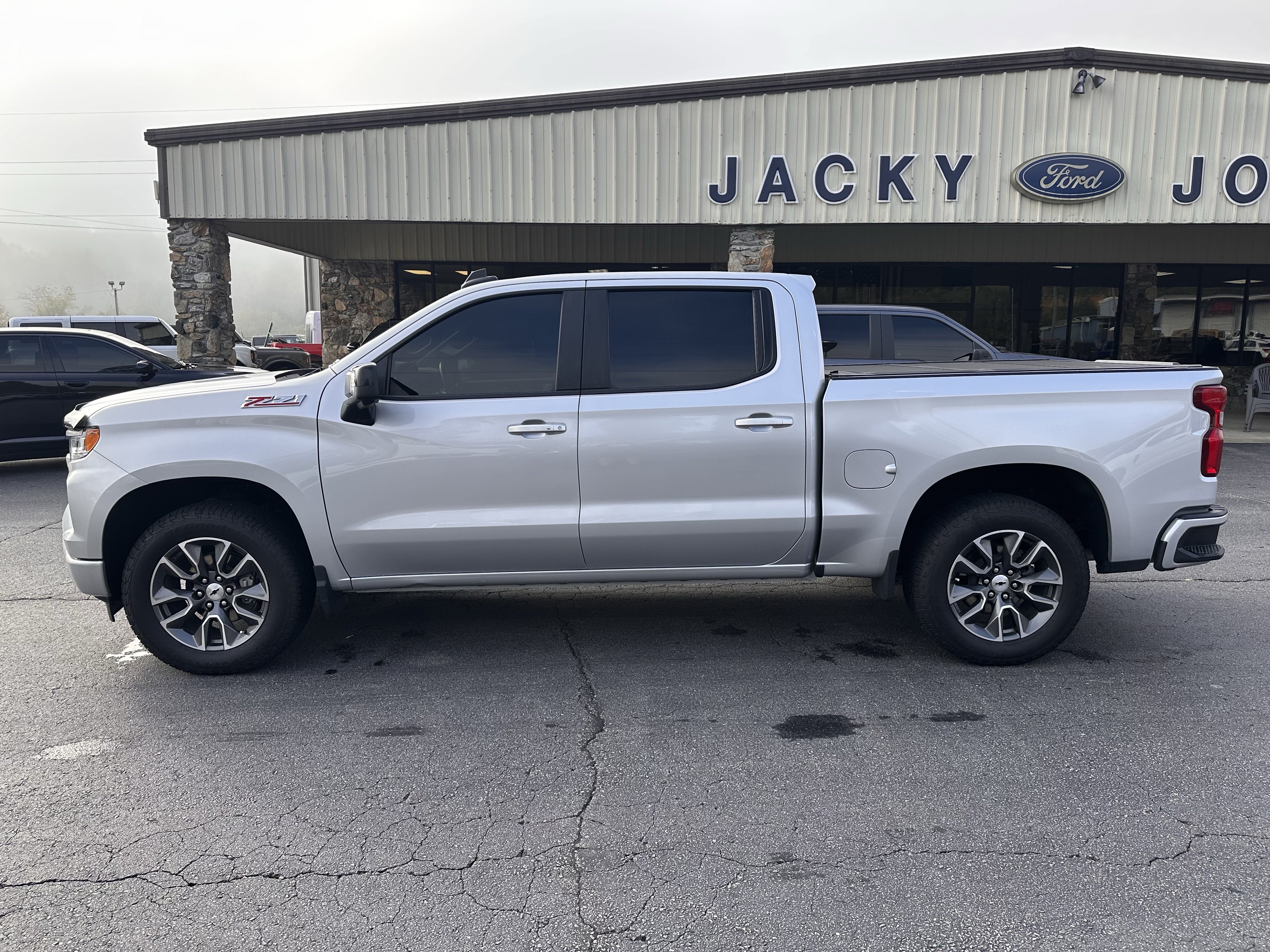 Used 2022 Chevrolet Silverado 1500 RST AWD/4WD image 1