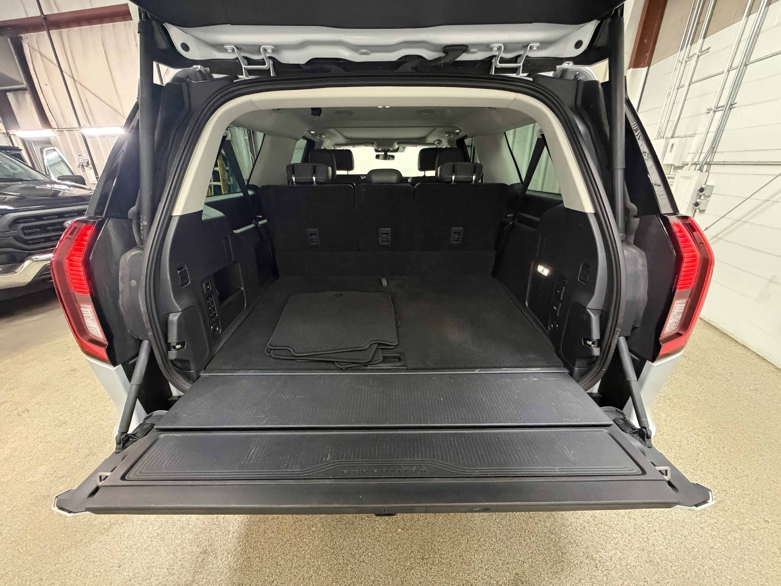 Certified 2025 Ford Expedition Max Active AWD/4WD image 39