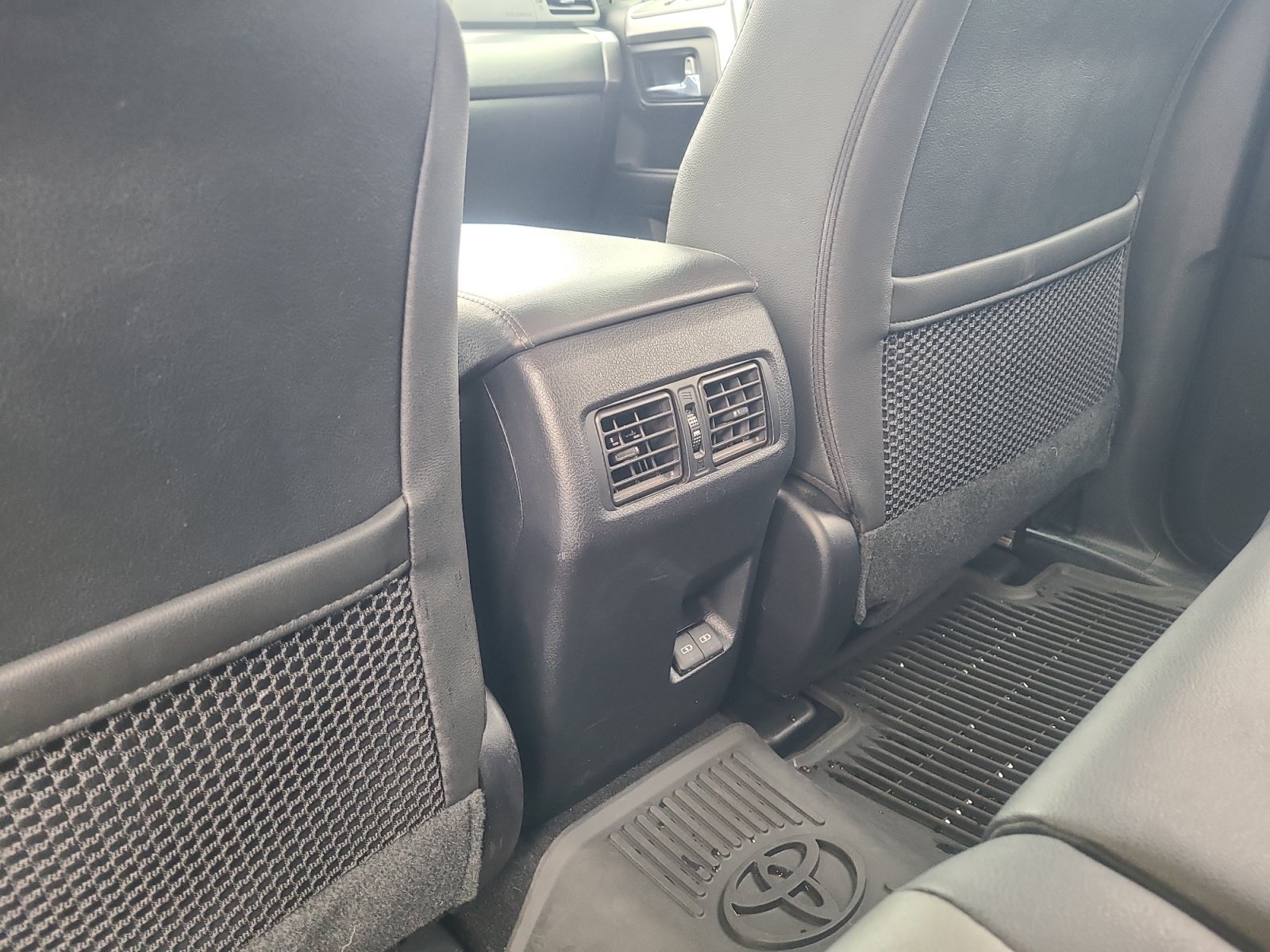 Used 2023 Toyota 4Runner SR5 Premium w/ SR5 Premium Package AWD/4WD image 31