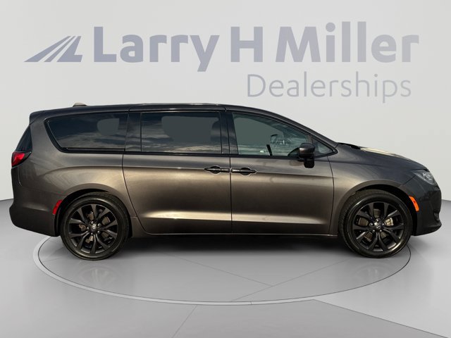 Used 2019 Chrysler Pacifica Touring Plus w/ S Appearance Package FWD image 6