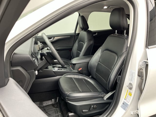 Certified 2022 Ford Escape Titanium AWD/4WD image 11