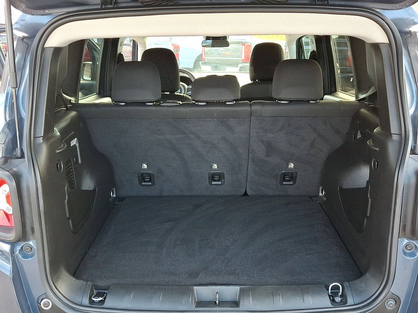 Used 2023 Jeep Renegade Latitude image 30