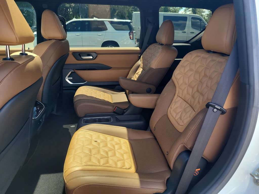 Used 2025 Nissan Armada Platinum Reserve RWD image 12