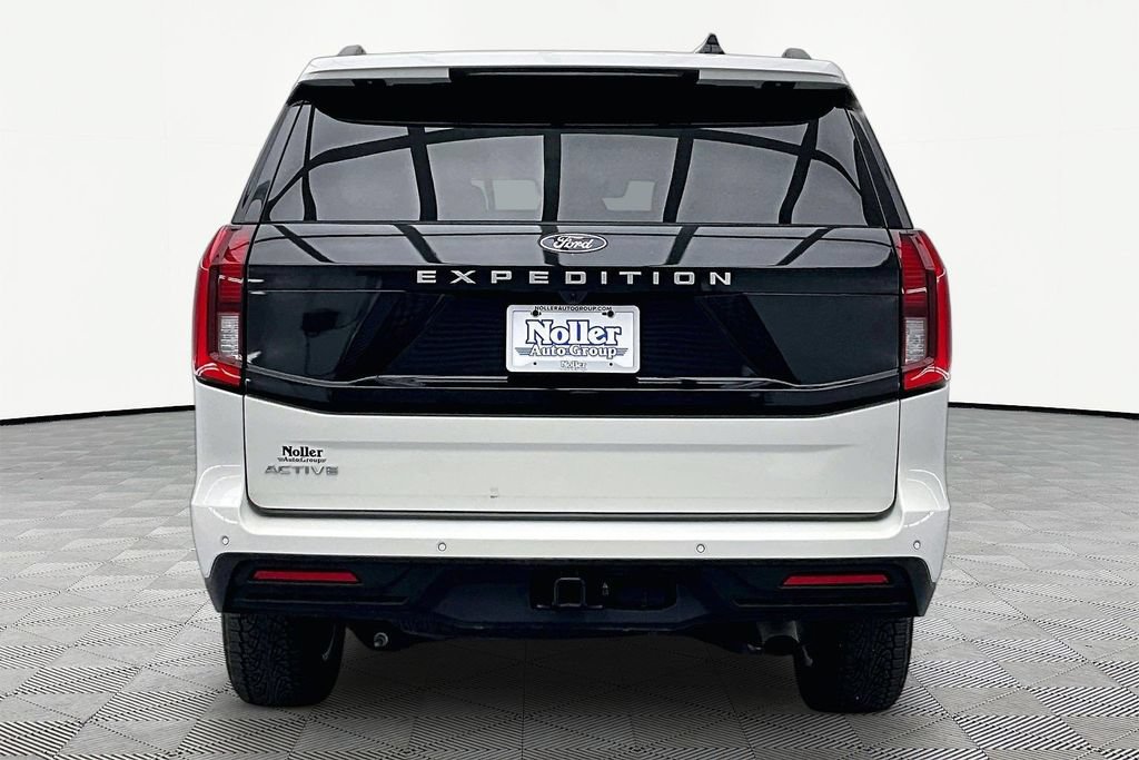 Certified 2025 Ford Expedition Active AWD/4WD image 4