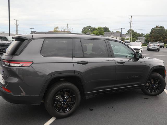 Used 2024 Jeep Grand Cherokee L Altitude AWD/4WD image 11