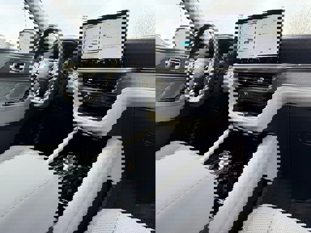 Certified 2025 Ford Explorer Platinum w/ Ultimate Package image 22